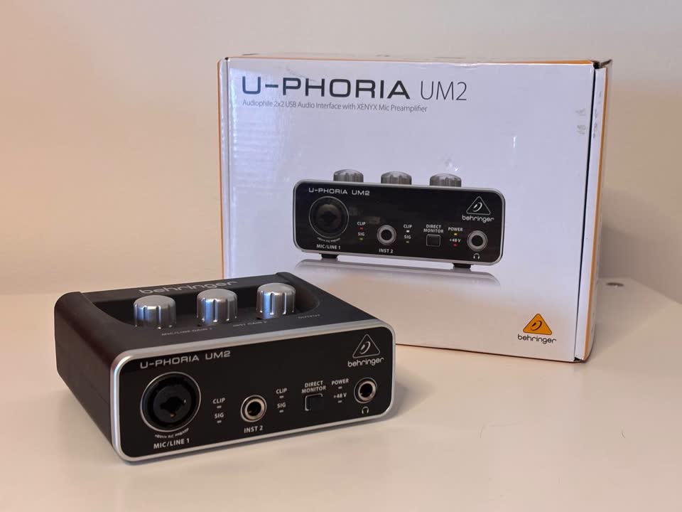 Продаю звуковую карту Behringer U-Phoria UM2