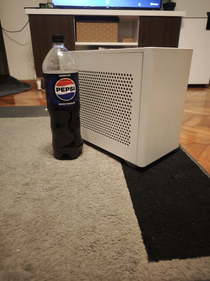 Mini-ITX PC sa Ryzen 9 5900X i RTX 4070 Ti, monitor Xiaomi G Pro 27i u kompletu