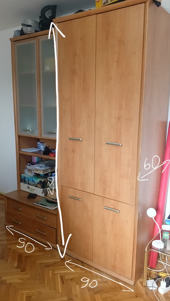 Ormar u tri sekcije