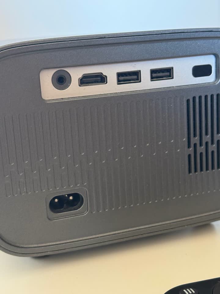 Smart projektor na Androidu (HD & AI Projector 5G) za dečju sobu ili vikendicu