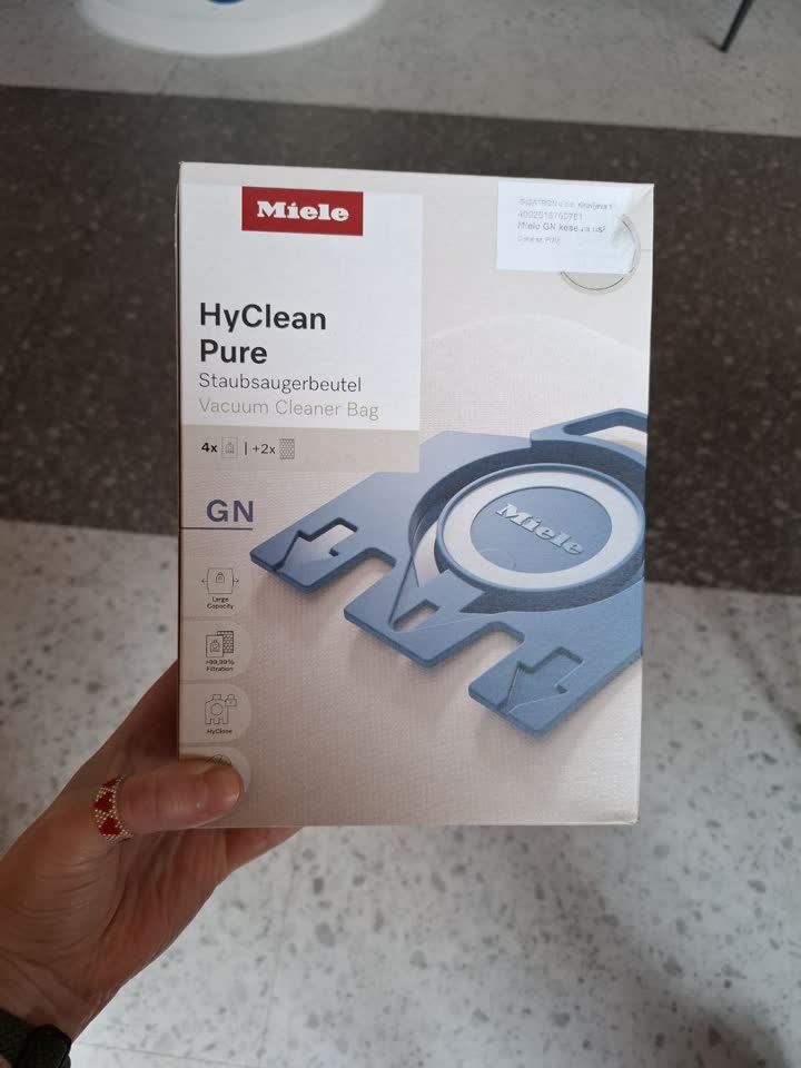 Prodajem 3 od 4 filtera za usisivač Miele
