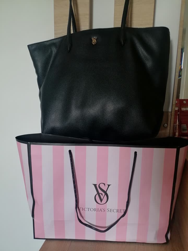 Prodaje se tašna Victoria Secret
