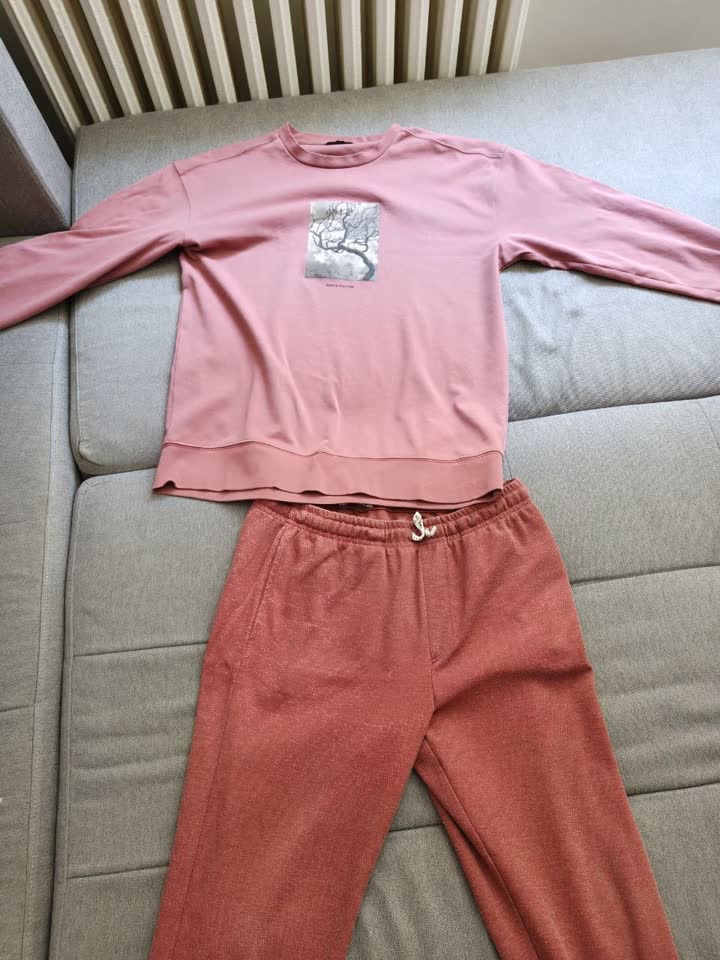Poklanjam muške pantalone i duks