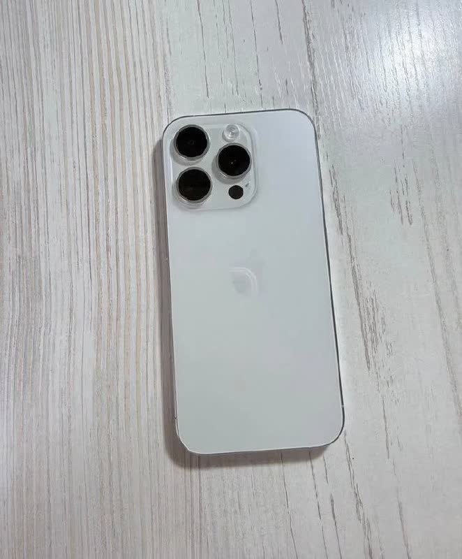 Продам iPhone 15 Pro