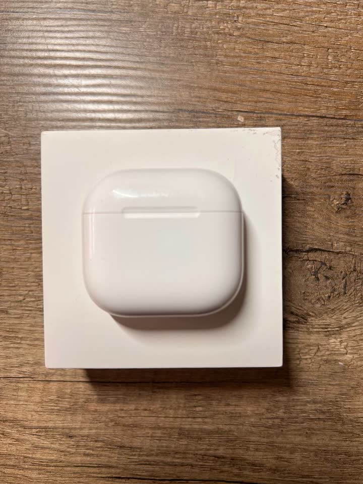 AirPods 4 — только левый наушник + кейс + коробка