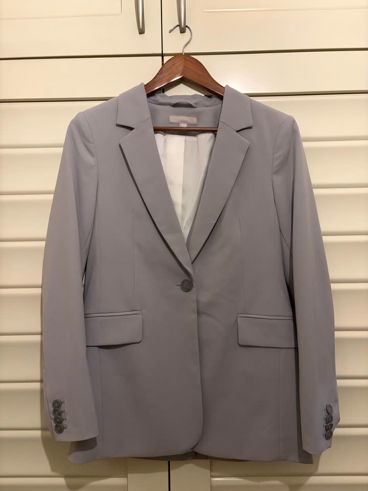 Prodajem dva sakoa iz H&M