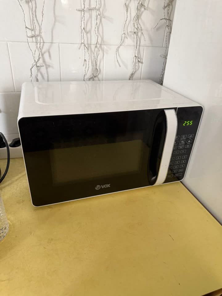 Prodajemo IKEA i Jysk nameštaj zbog selidbe