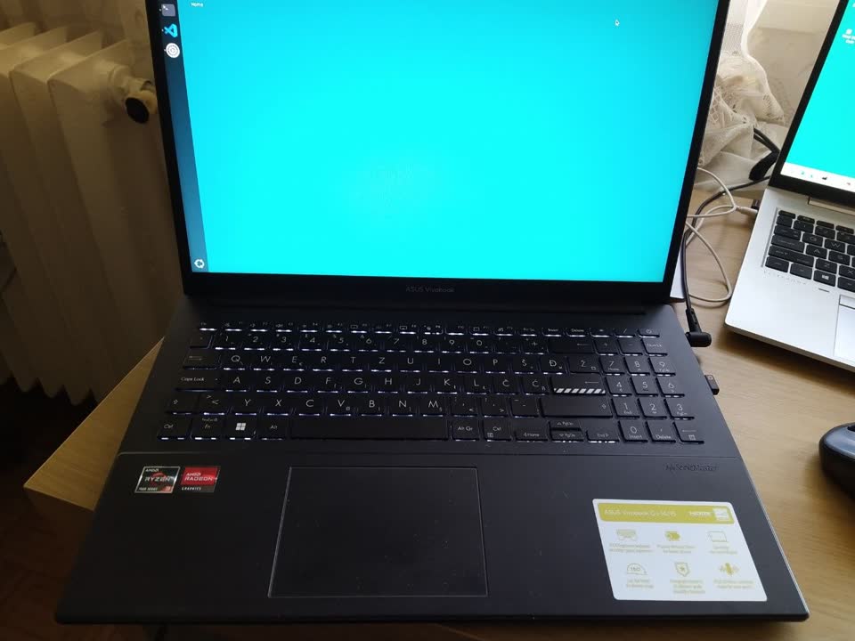 Prodajem laptop Asus Vivobook E1504FA