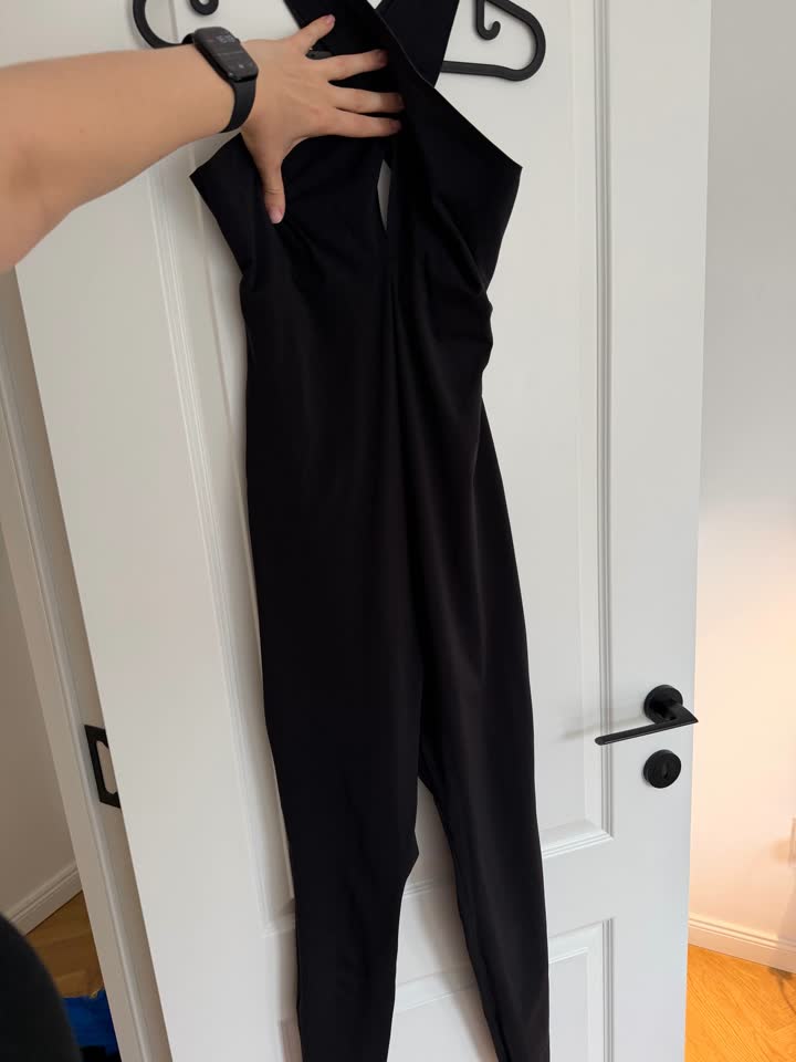 Комбез Oysho, боди H&M и топ с лямками в стразах