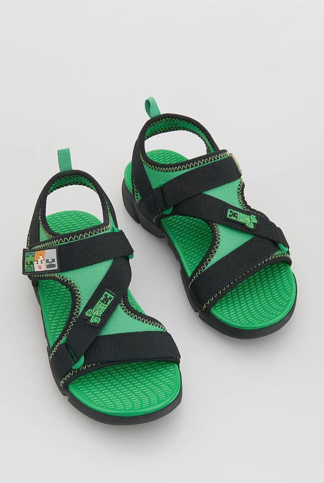 Prodajem dečje sandale