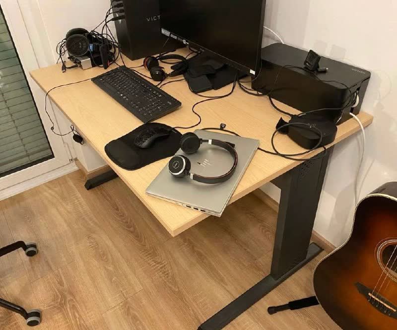 Качественный стол IKEA EFFECTIVE