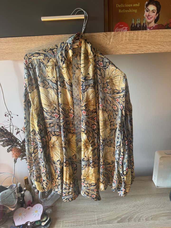 Odlična bluza sa cvetnim uzorkom od H&M