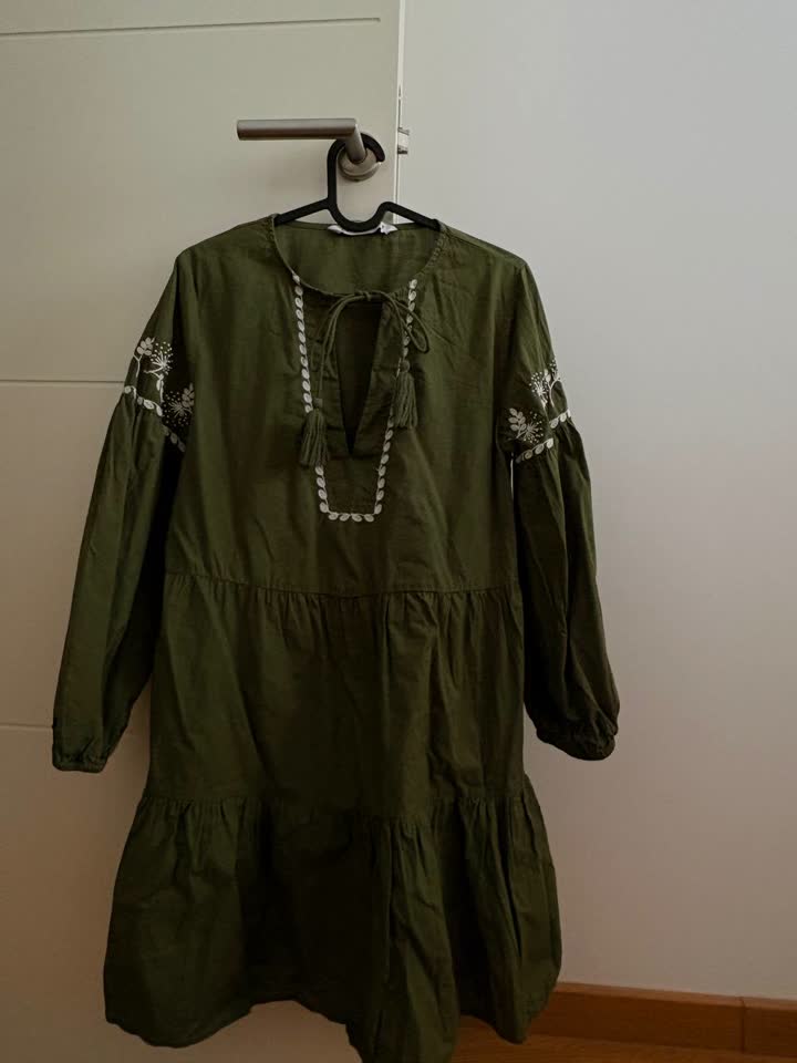 Продажа одежды: платье Zara, юбка Ostin, сарафан Bershka, рубашка Zara