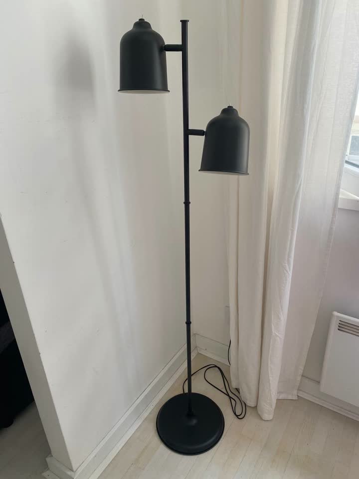 Podna lampa IKEA KLÖVING sa fitolampama