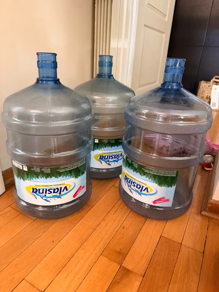 Tri prazne flaše Vlasina water
