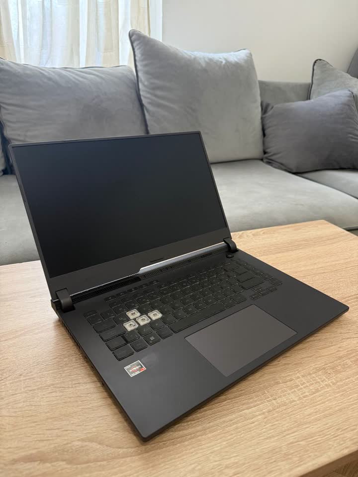 Gejmerski laptop ASUS ROG Strix G15