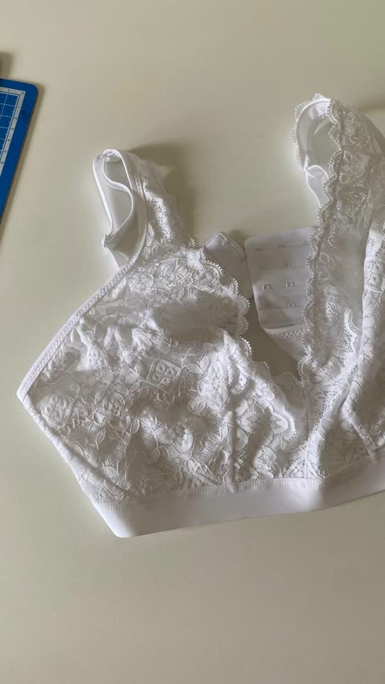 Продаю новый лифчик Intimissimi, купила в состоянии аффекта и поняла дома, что размер чуть в