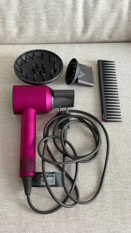 Prodajem fen Dyson Supersonic HD03