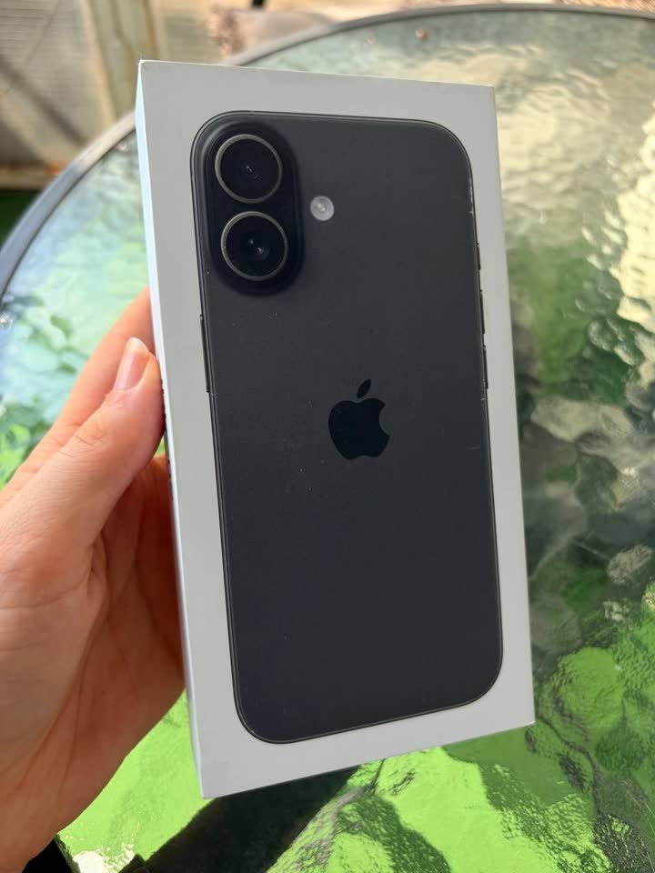 Prodajem potpuno novi iPhone 17 (256 GB)