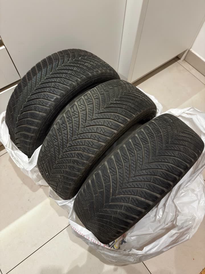 Продам 3 покрышки Linglong 215/45 R17 всесезонные