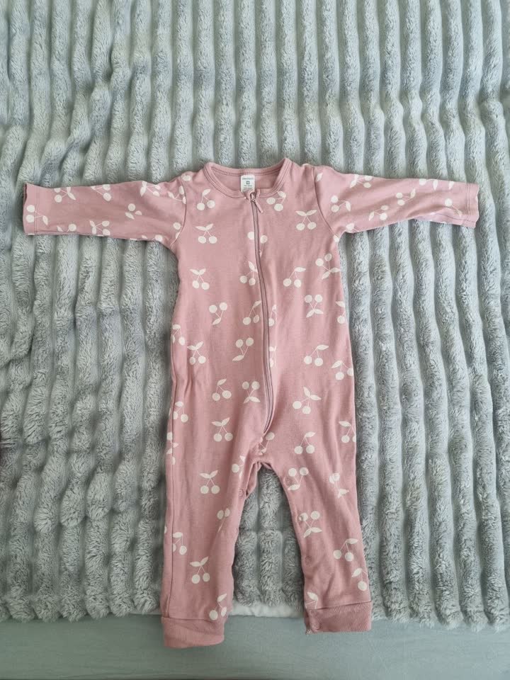 Продам детские вещи