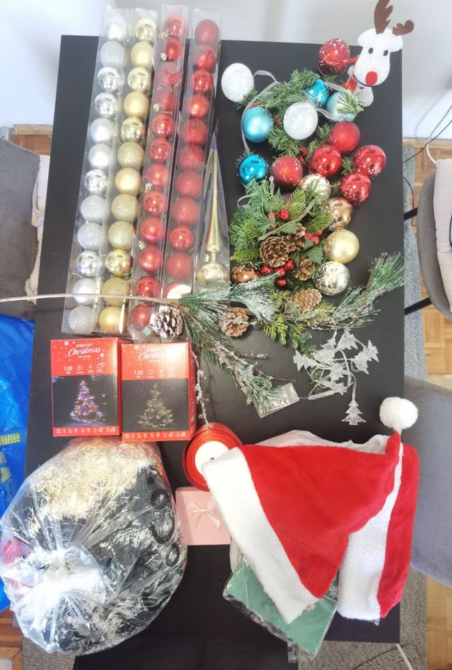 Paket ukrasa za Novu godinu + Veštačka jelka 120 cm