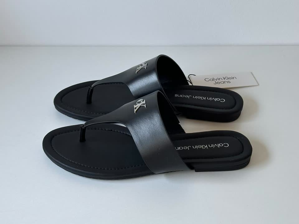 Сандалии Calvin Klein новые