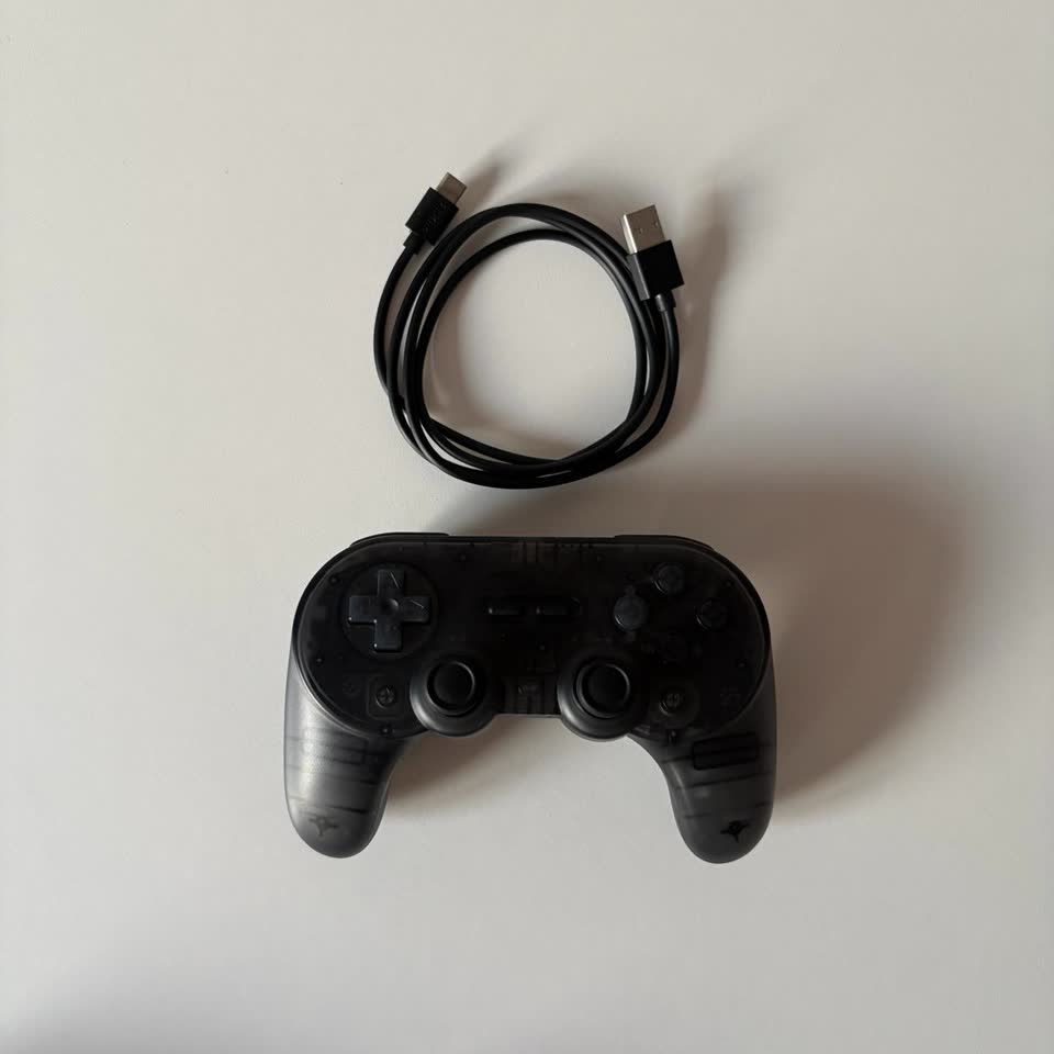 Геймпад 8BitDo Pro 2 и кейс 8BitDo Classic Controller Travel Case