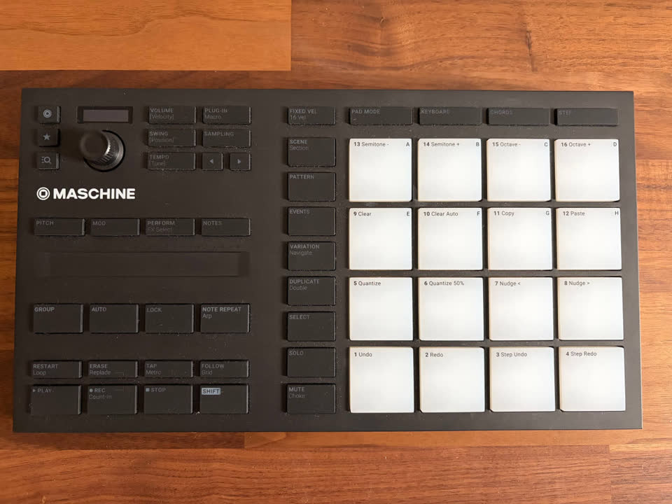 Prodajem MIDI kontroler Native Instruments Maschine Mikro MK3