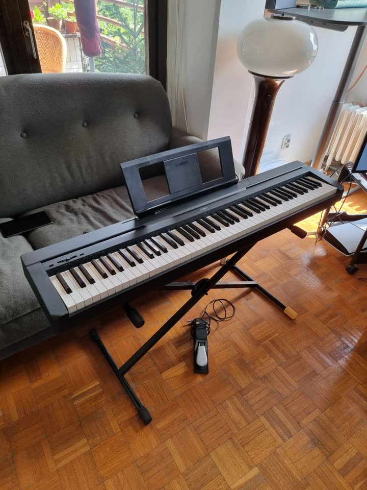 Yamaha P-45 пијано