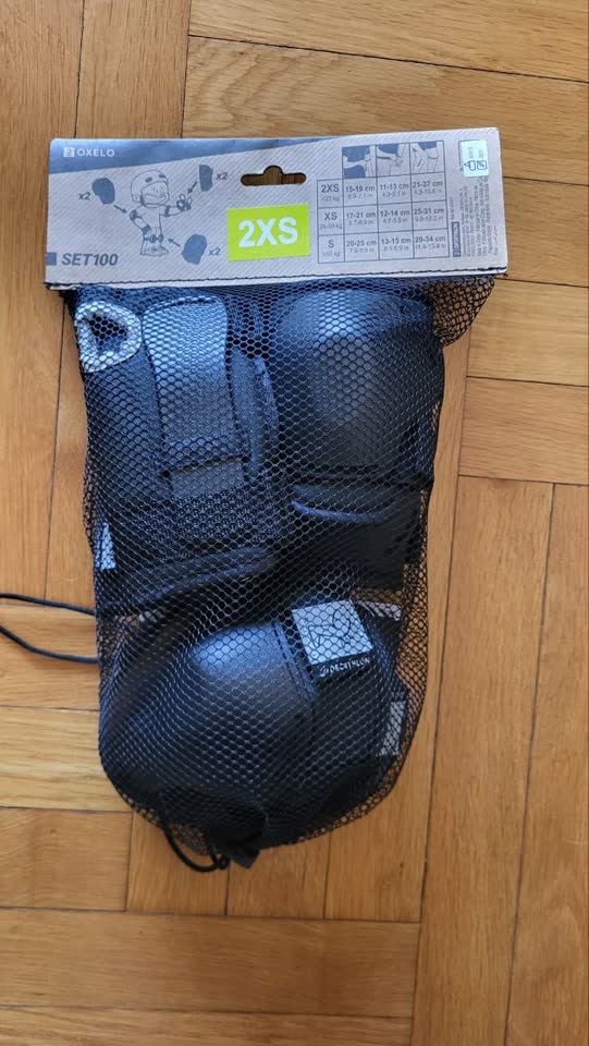 Dečiji zaštitni komplet iz Decathlona za roleri/skate, veličina 2XS