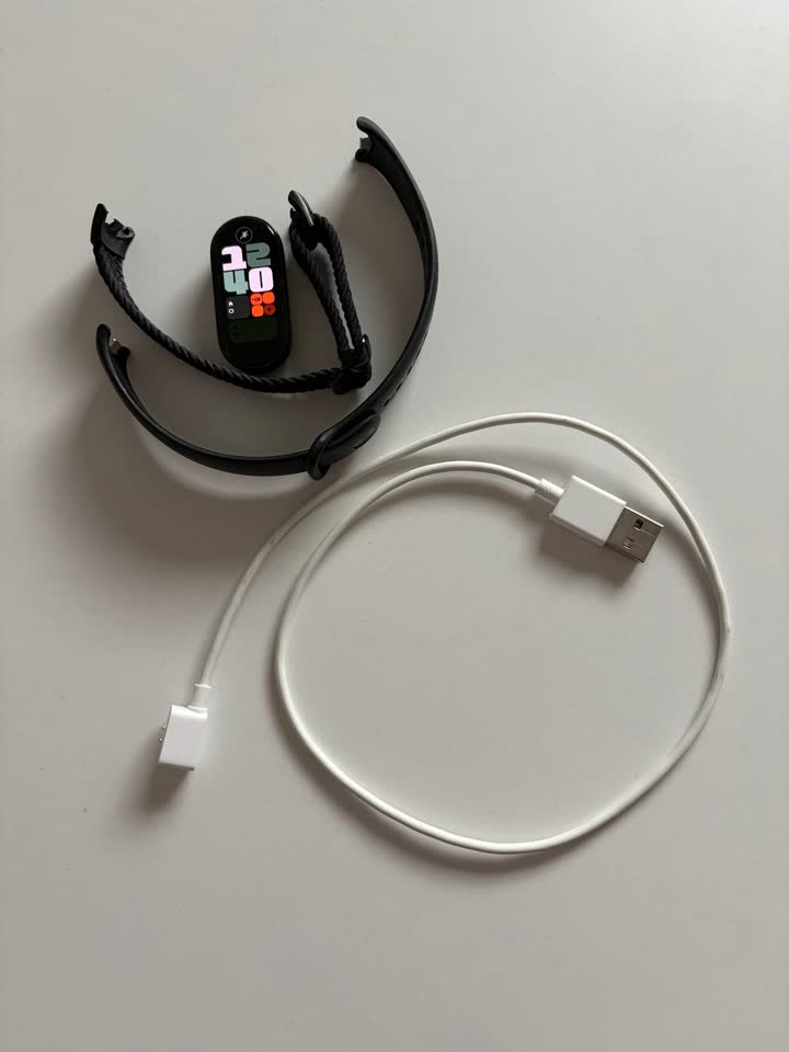 Prodajem фитнес narukvicu Xiaomi Smart Band 9