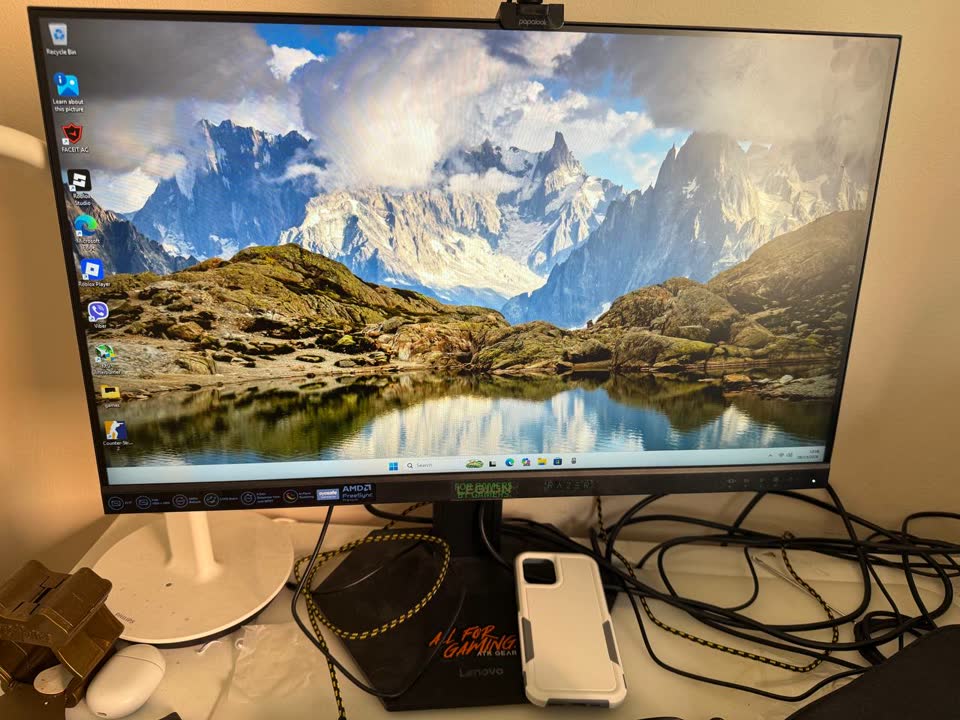 Prodajem gejmerski monitor Lenovo Legion 24-10