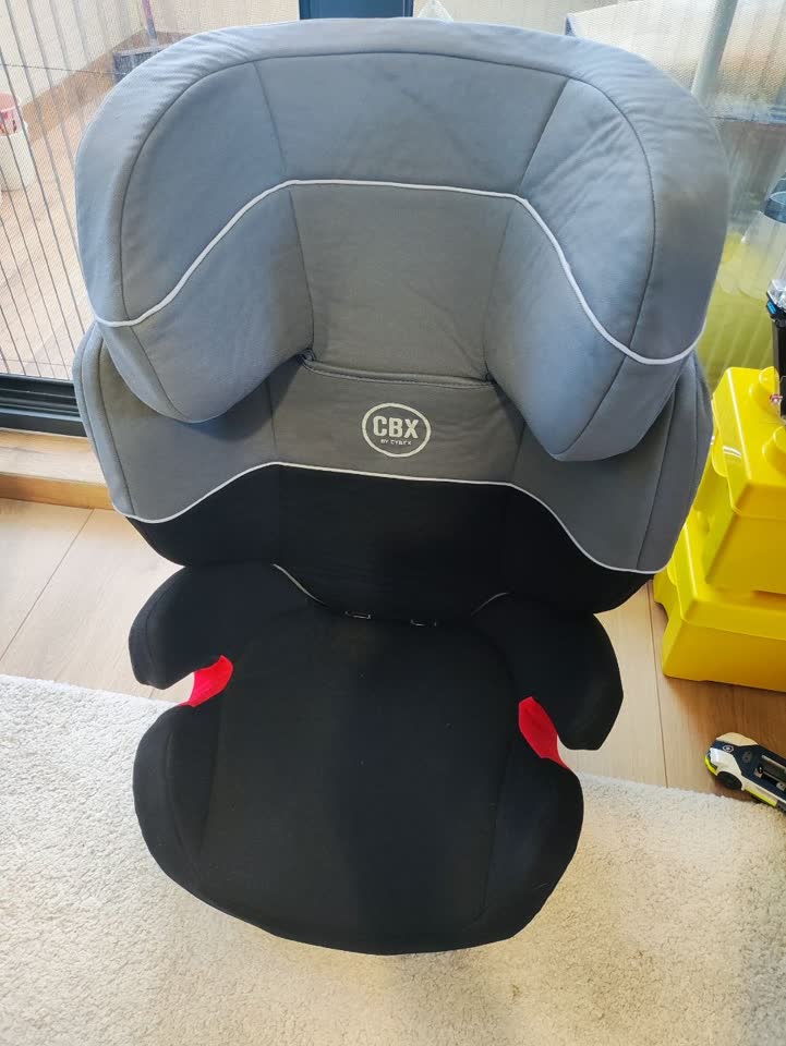 Prodaje se auto sedište Cybex Free fix