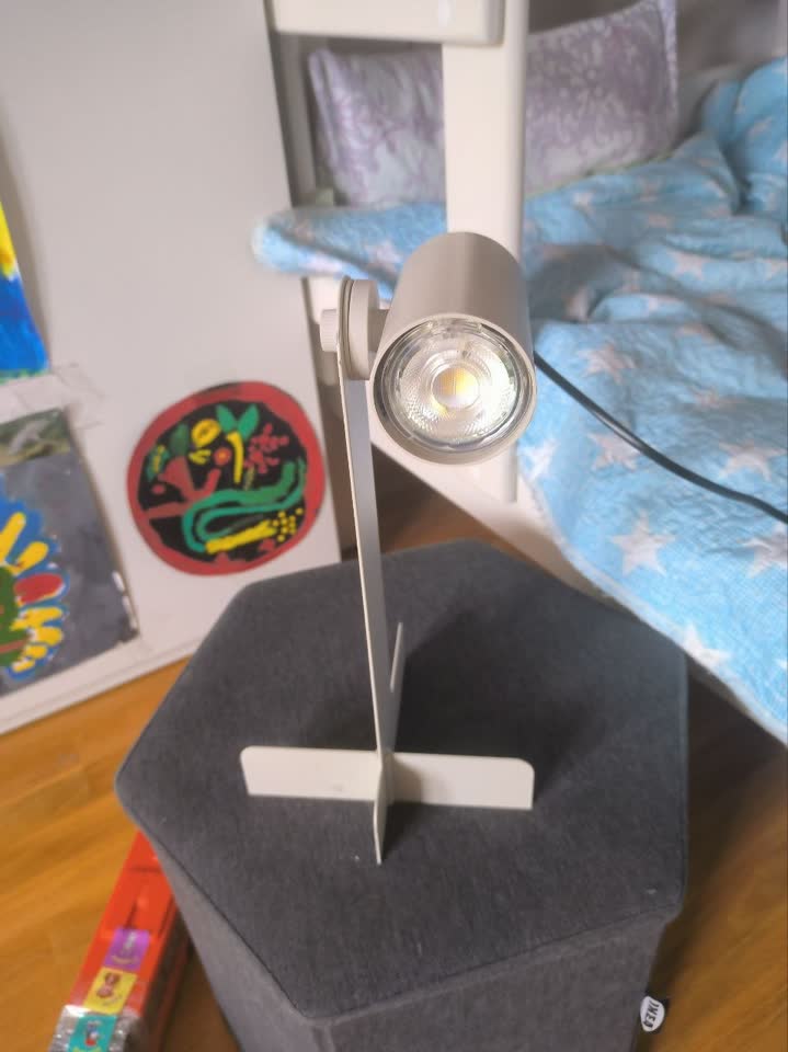 Prodajem stonu i podnu lampu IKEA