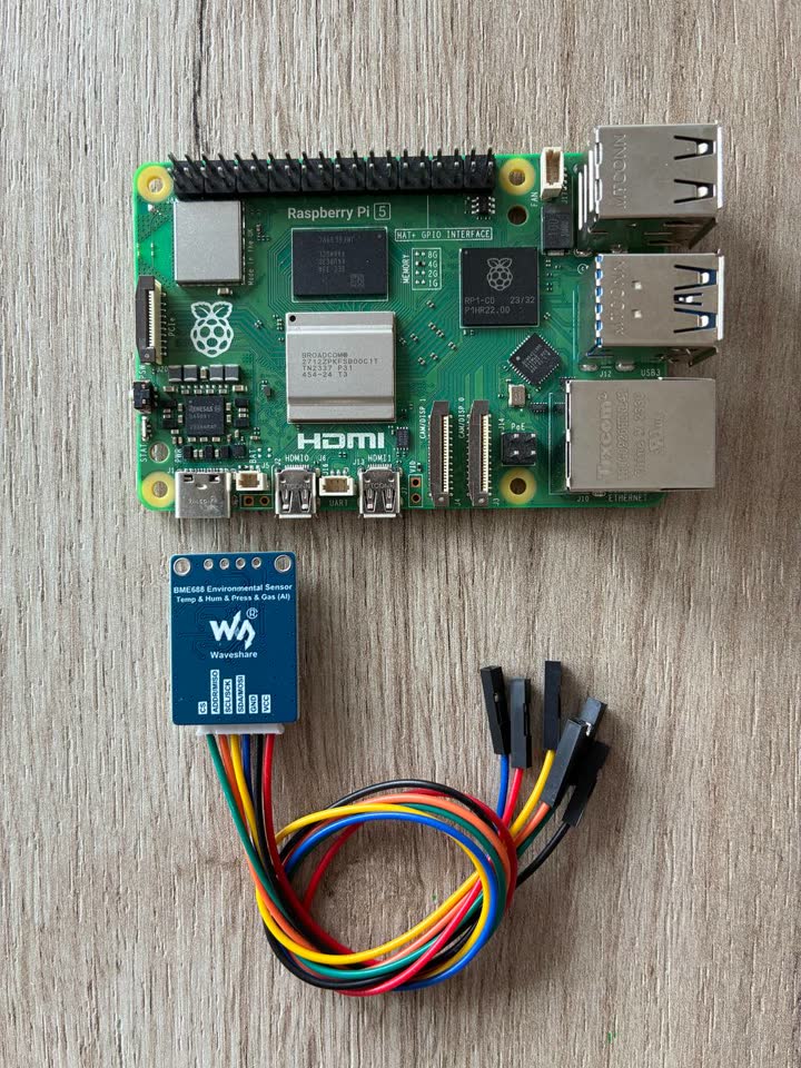 Raspberry Pi 5 (4 GB RAM) + BME688 senzor