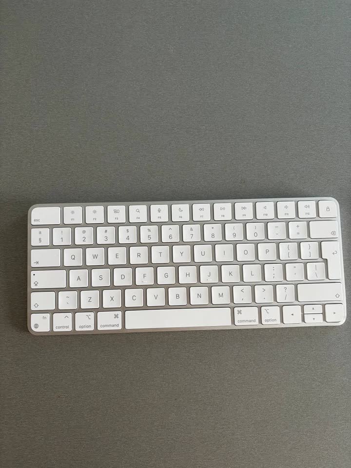 Prodajem raznu Apple opremu