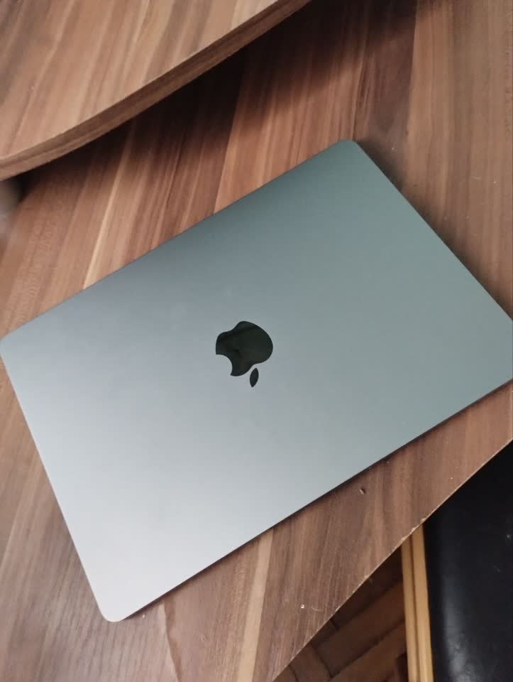 Продам Macbook Air M2 13.6