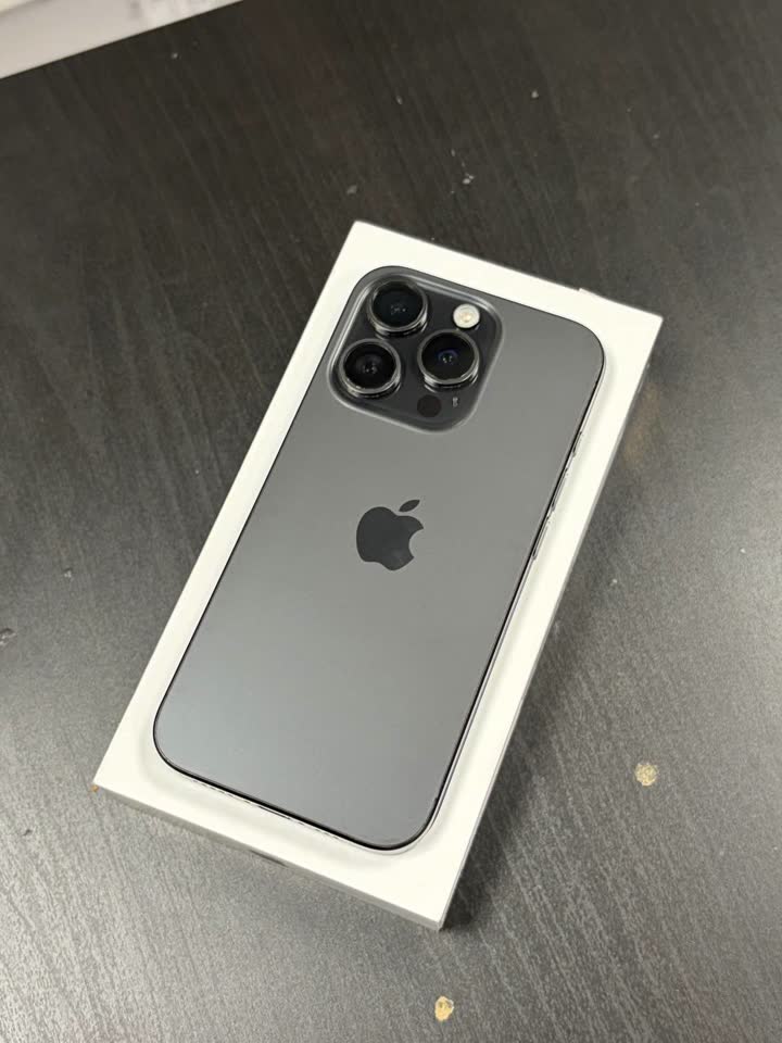 Prodaja iPhone 15 Pro i MacBook Pro u Beogradu