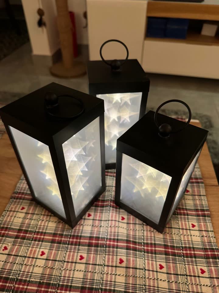 1. Dekorativne lampe IKEA STRALA. Valjda se više ne prodaju takve. Dajem sa baterijama.