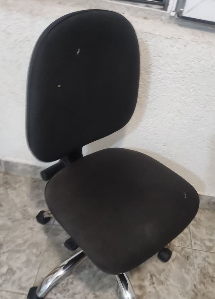 Prodajem stolicu na točkićima