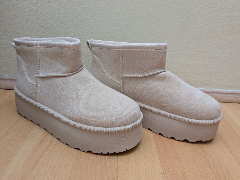 Prodajem ugg čizme