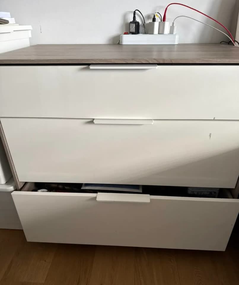 Komoda IKEA NYVOLL