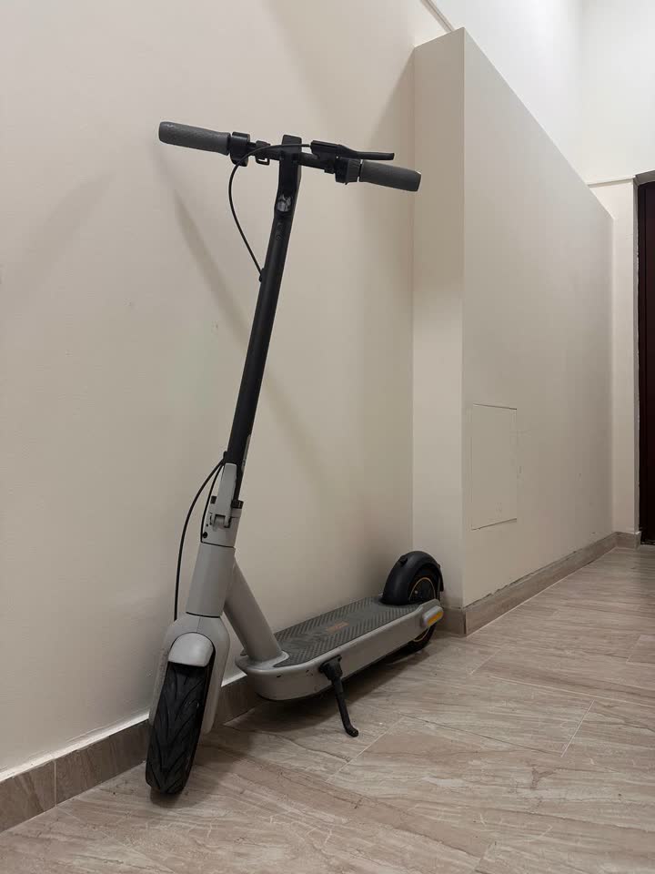 Prodajem električni trotinet Segway-Ninebot Kickscooter G30LE