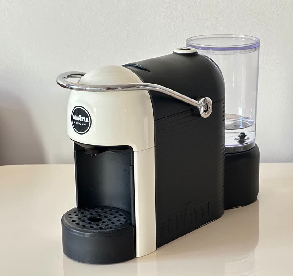 Кофеварка Lavazza Jolie