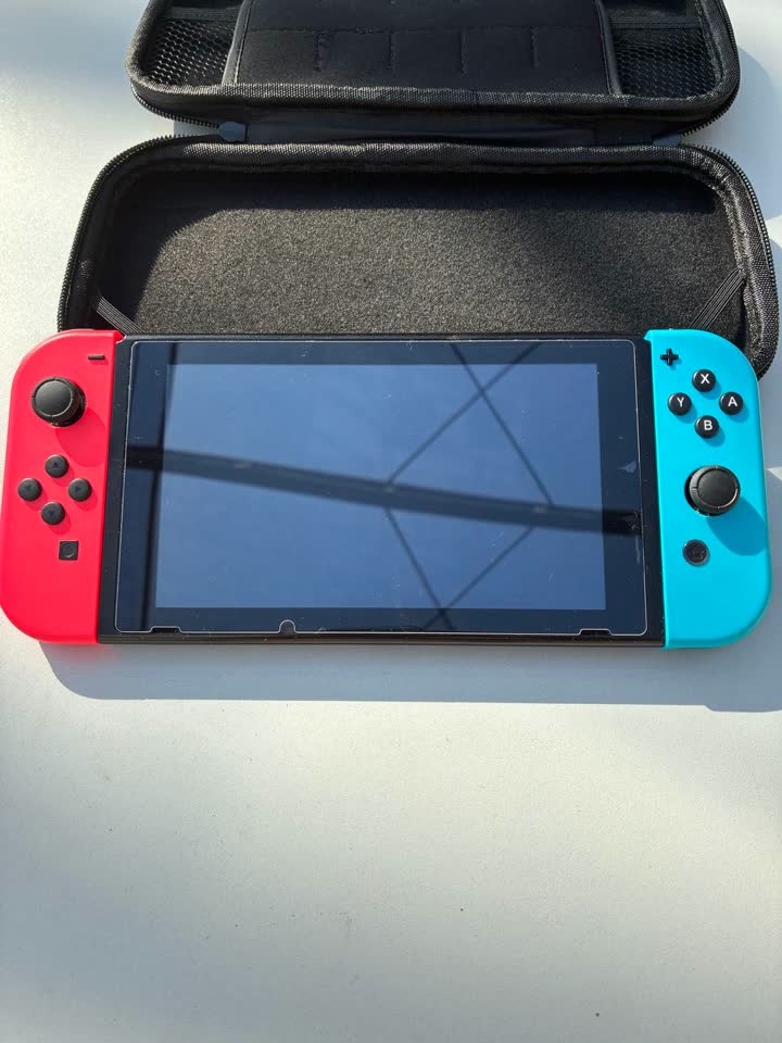 Prodajem Nintendo Switch sa kompletnim setom