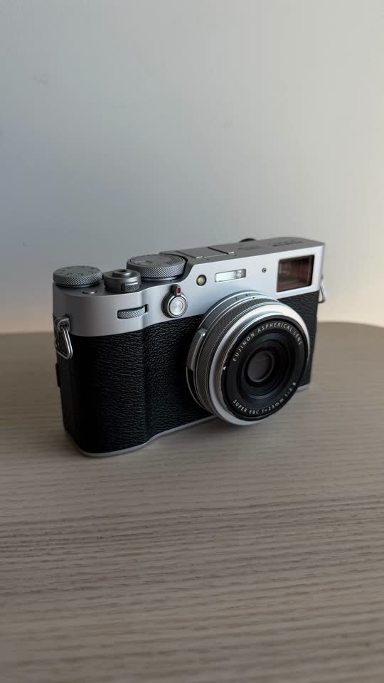 Fujifilm X100V (Silver) 1.250 €