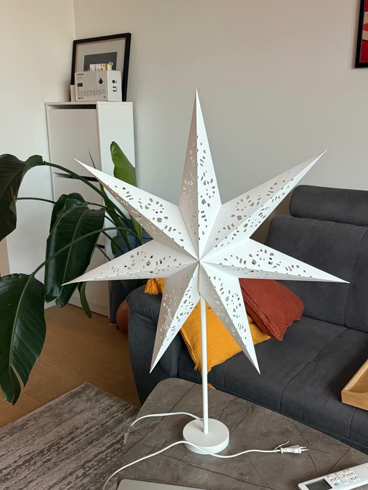 IKEA zvezdasta lampa