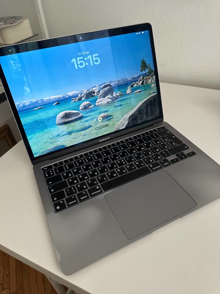 Prodajem macbook air M1 2020
