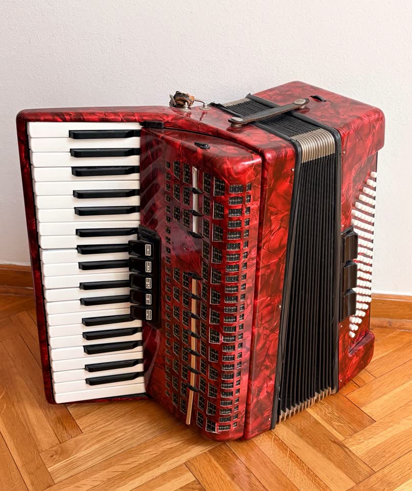 Vintage harmonika